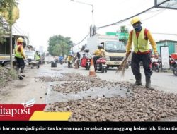 Subandi Awasi Ketat Proyek Perbaikan Jalan Rusak Sidoarjo