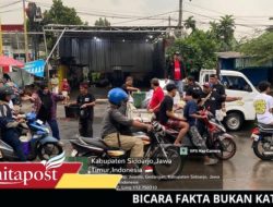 Diguyur Hujan MAKI Jatim Bagikan 1.000 Takjil