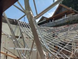 Atap SMKN Ampelgading