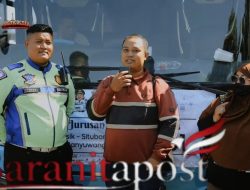 Polisi Gresik Kejar Bus Mudik Pasutri Terselamatkan
