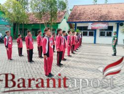 Disiplin Generasi Muda Ditempa Babinsa Latih PBB Siswa