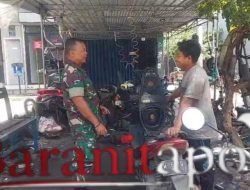 Babinsa Kebomas Perkuat Komsos Bengkel Motor Gresik