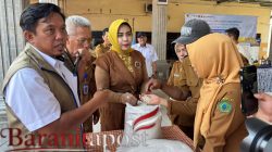 Wabup Sidoarjo Salurkan Bantuan Pangan, 1.600 KPM Warga Wonoayu Tersenyum