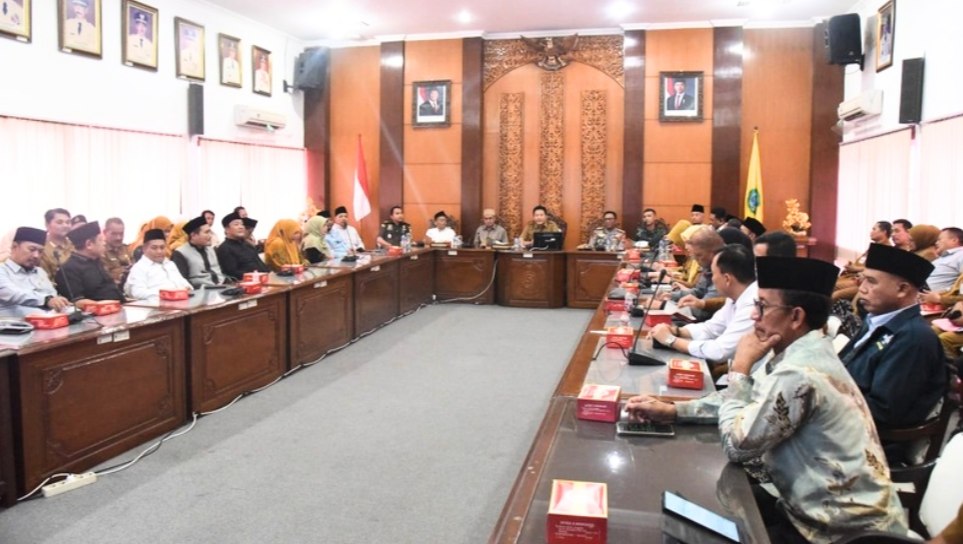 Bupati Subandi Tegas