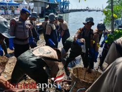 Polres Gresik Bersihkan Pantai, Kampanye Indonesia ASRI