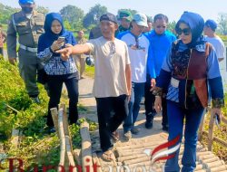 Jembatan Darurat Rapuh, Wabup Mimik Siap Pakai Dana Pribadi