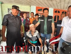Bupati Sidoarjo Tinjau RTLH, Serahkan Bantuan Kesehatan di Prambon